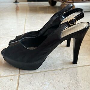 2000'S VINTAGE "NINE WEST" BLACK PEEP-TOE SLING BACK PLATFORM HEELS! (Worn once!